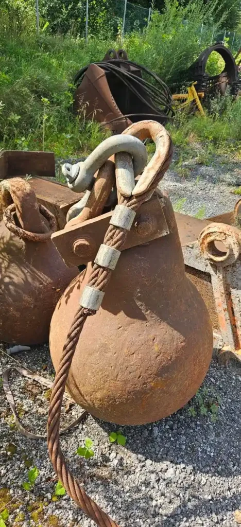 Maschinenbörse von Koppensteiner Bau, Verkauf von Baumaschinen, Abbruchkugeln, Baumaschinen zu verkaufen