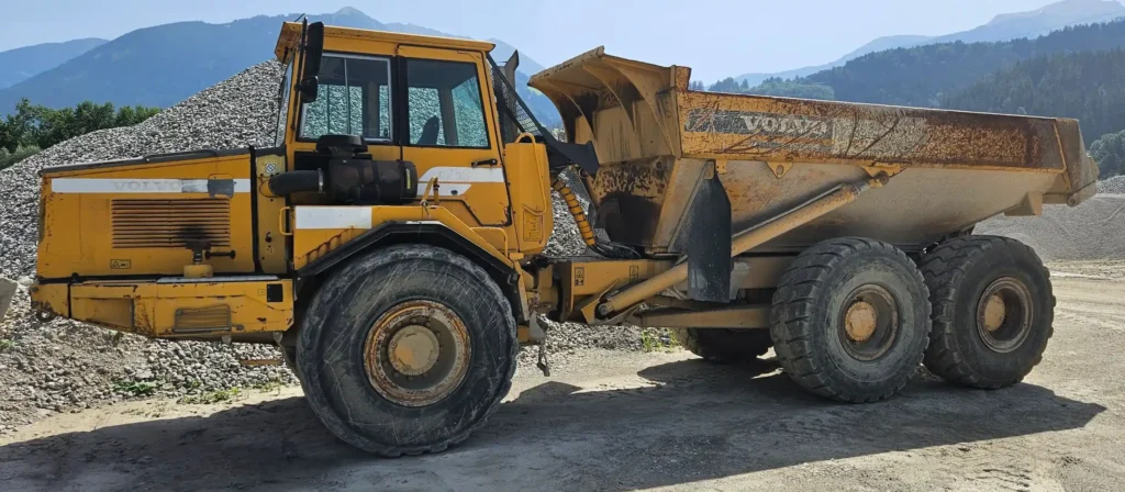 Maschinenbörse Koppensteiner Bau: Baumaschine Volvo Muldenkipper A25C Knickgelenkt gebraucht zu verkaufen